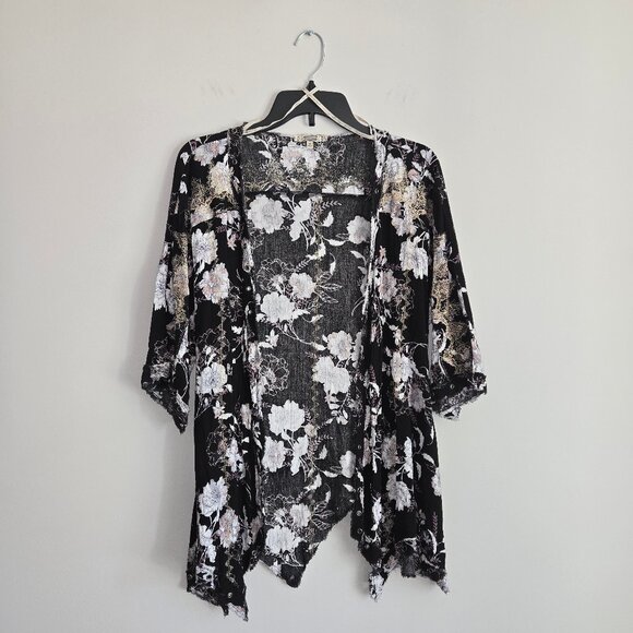 Gimmicks Embroidered Floral Eyelet Kimono Top with Shark Bite Hem Misses size S - Picture 2 of 15
